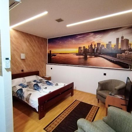 Fun Rooms Sobe Prenociste Borca Buitenkant foto