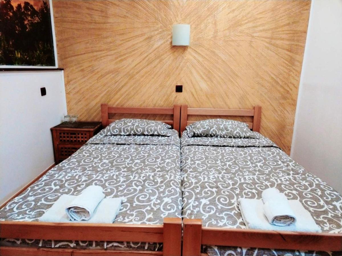 Fun Rooms Sobe Prenociste Borca Buitenkant foto