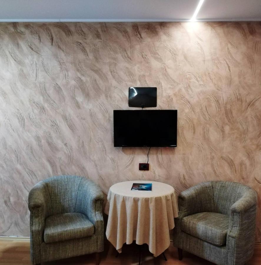 Fun Rooms Sobe Prenociste Borca Buitenkant foto